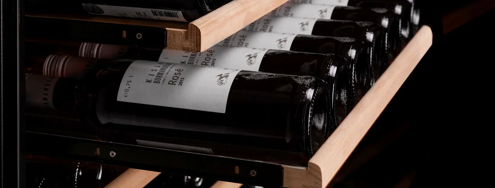 TELESKOPISKA HYLLOR I TRÄ